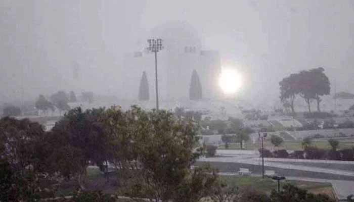 Karachi Weather Update: City Braces for Colder Nights as PMD Predicts Drop in Temperature Karachi city skyline during winter as PMD forecasts colder nights, dry weather, and increased temperature difference between day and night.
